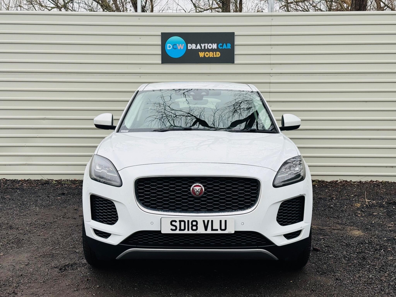 [ berth ]Jaguar E-Pace