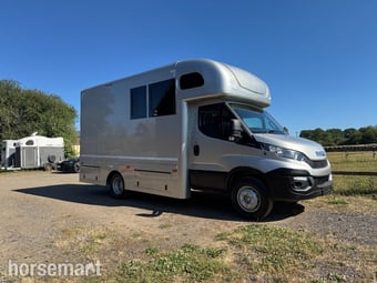 Prime 2 horse forward facing, side ramp Iveco Horsebox