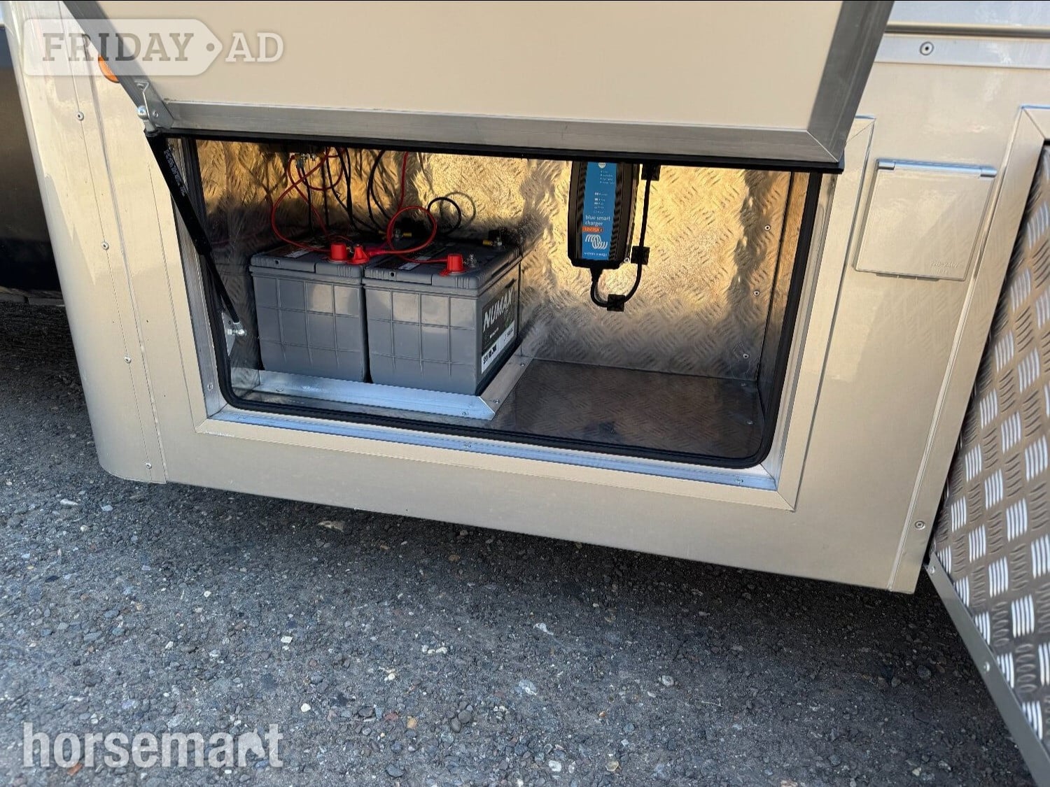 Prime 2 horse forward facing, side ramp Iveco Horsebox - Trailers & Horseboxes