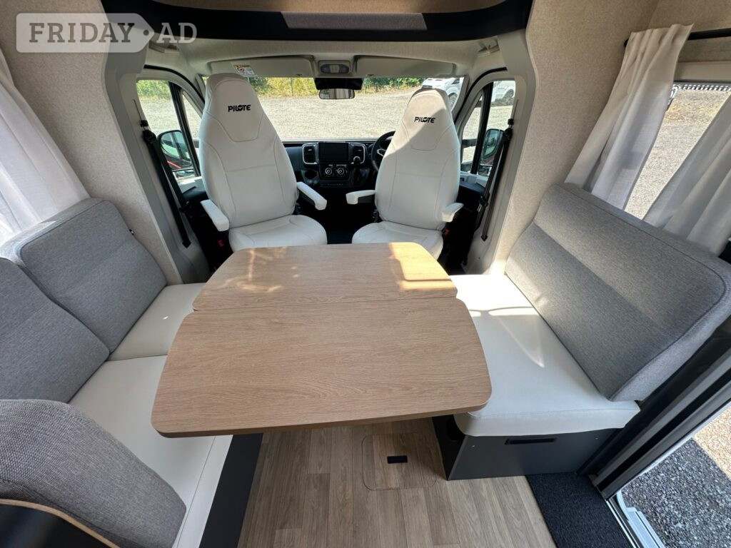 [3 berth ]Pilote P740 FGJ Evidence