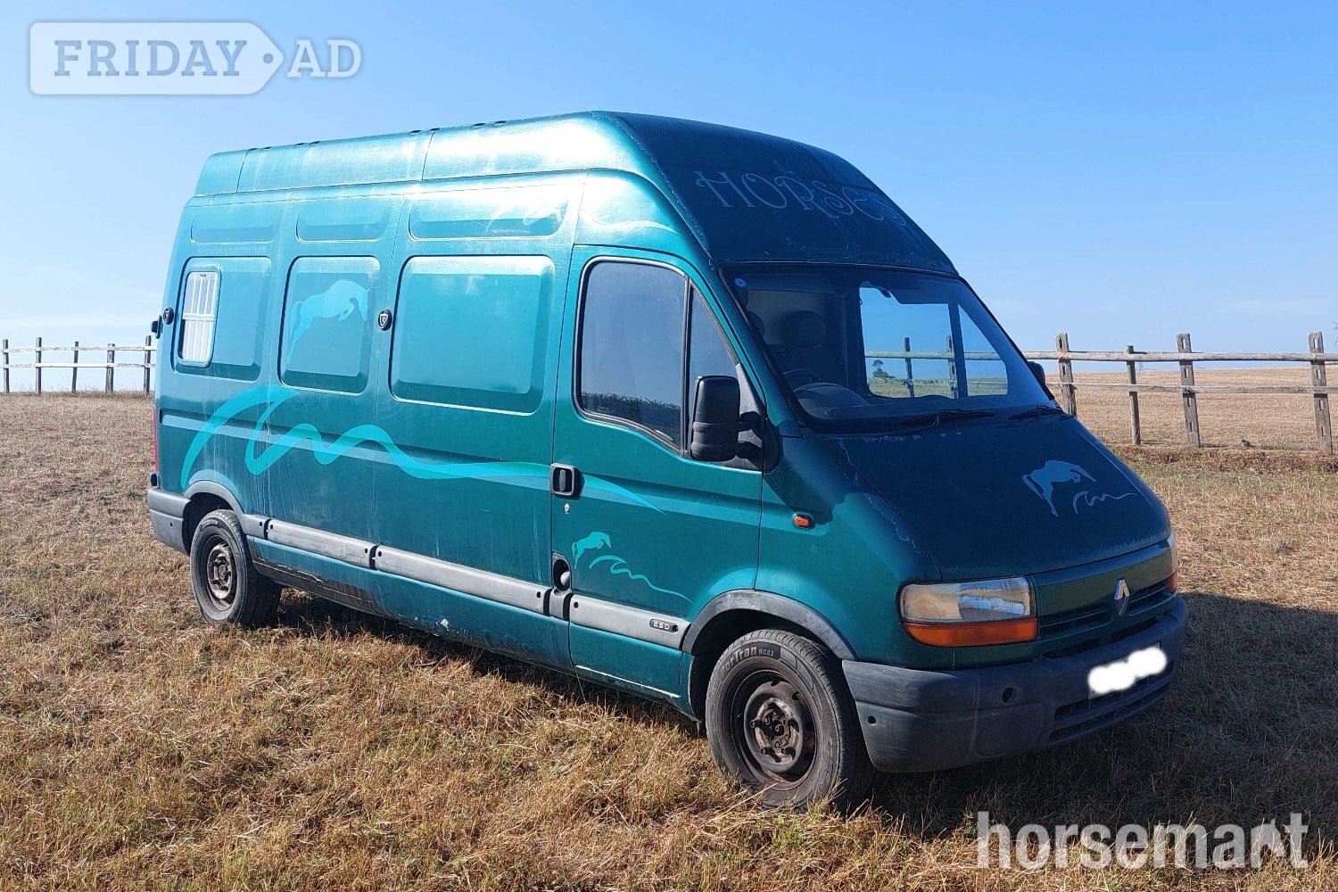 [ berth ]C M Horseboxes 