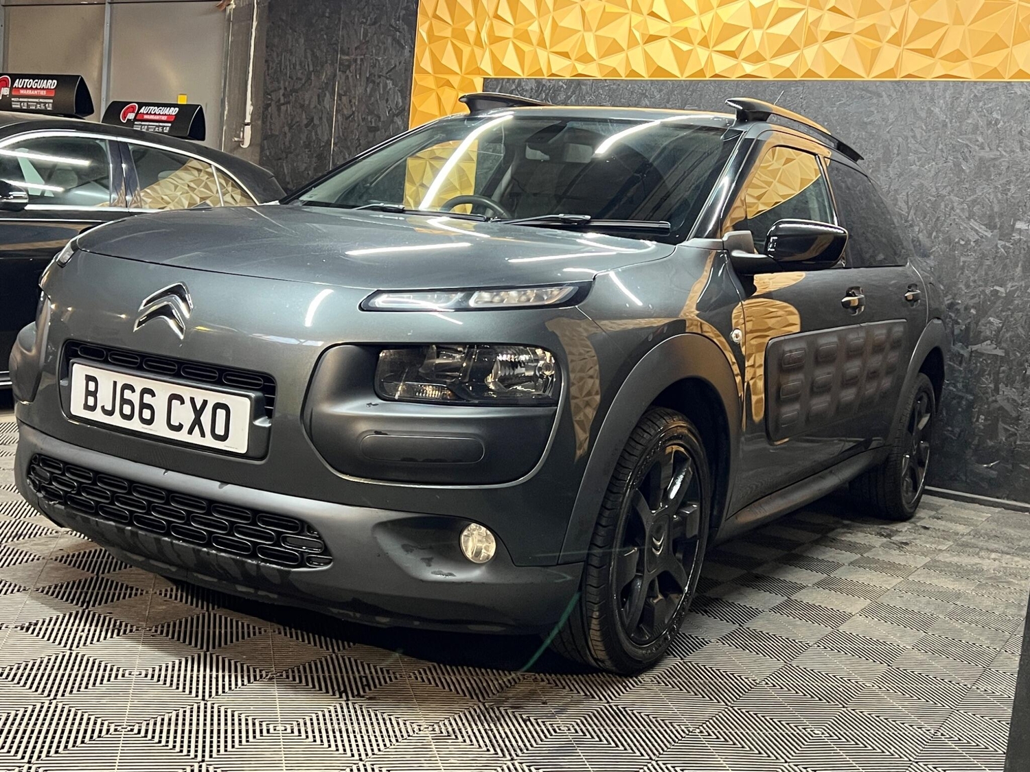 [ berth ]Citroen C4 Cactus