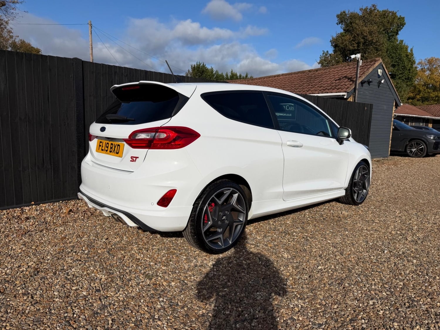 Ford Fiesta 2019 - Cars in Addlestone