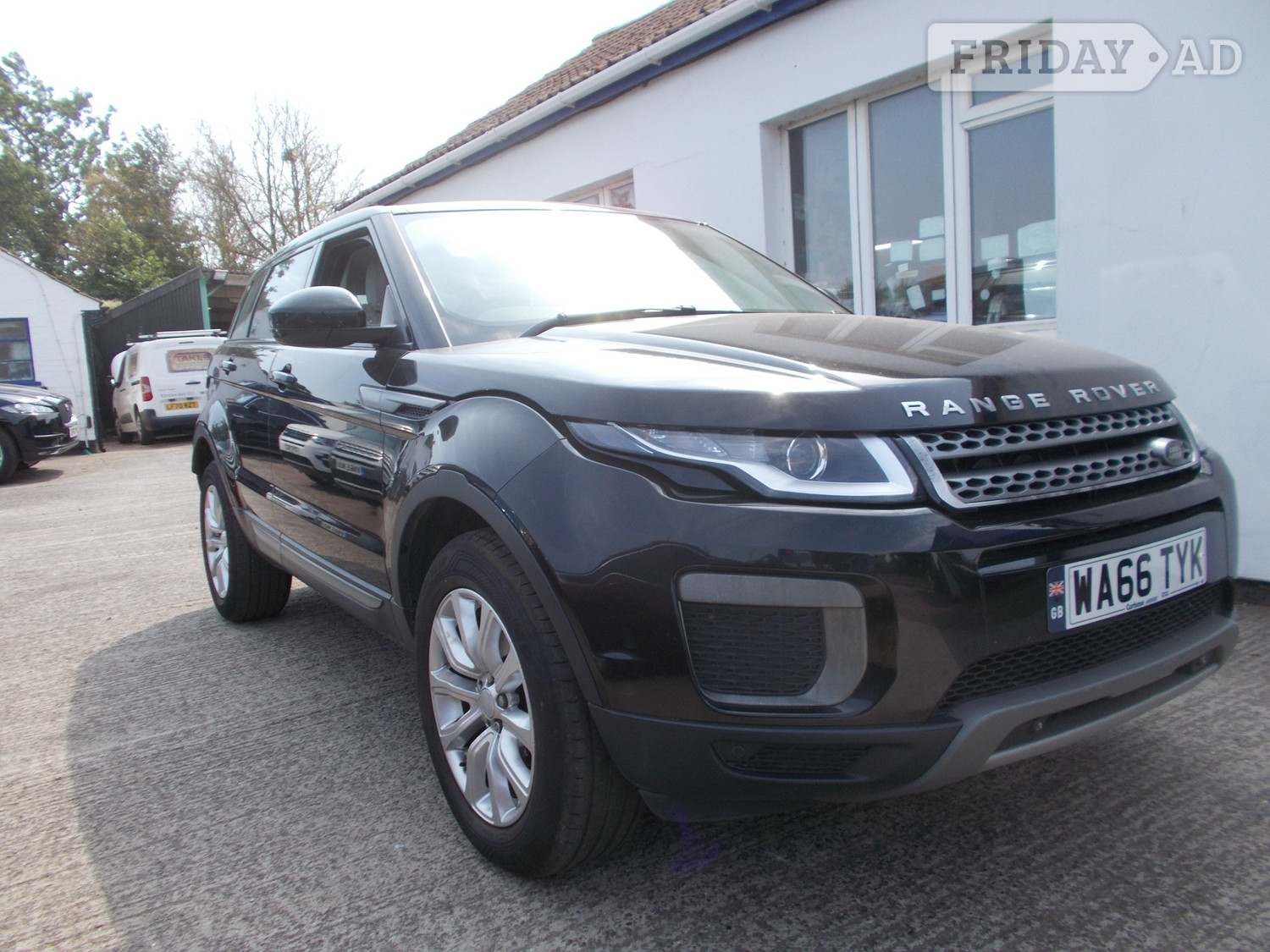 [ berth ]Land Rover Range Rover Evoque