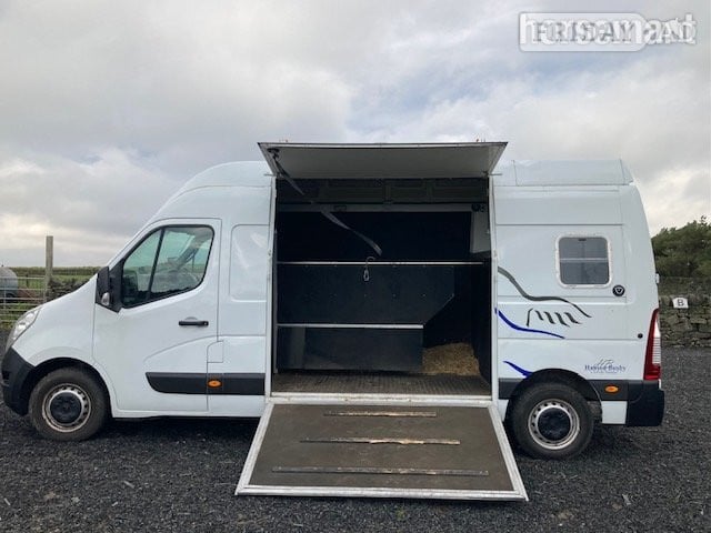 [ berth ]Hanson Busby Renault Master