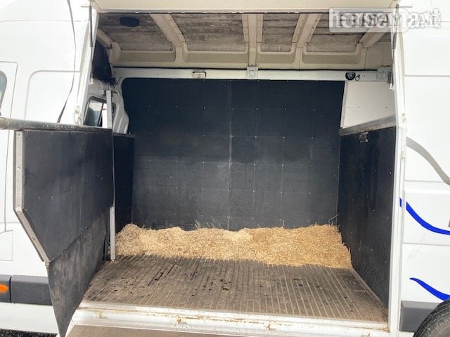 Hanson Busby Renault Master Renault Horsebox - Trailers & Horseboxes in Halifax