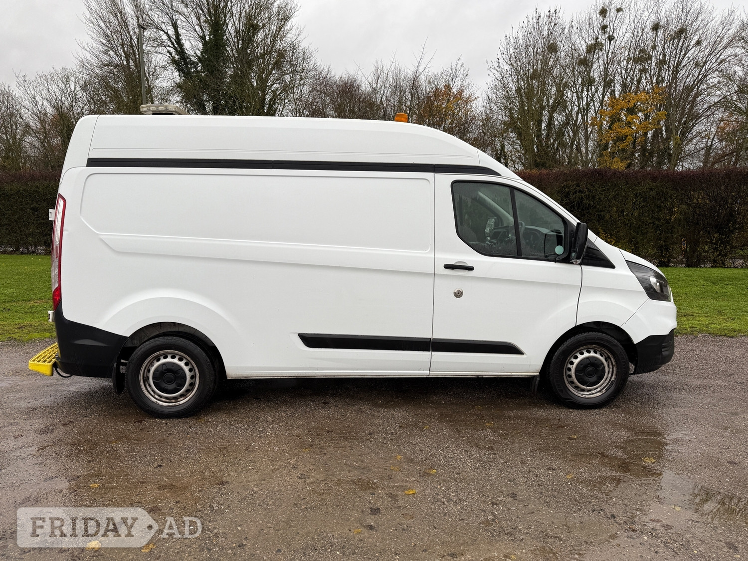 [ berth ]Ford Transit Custom