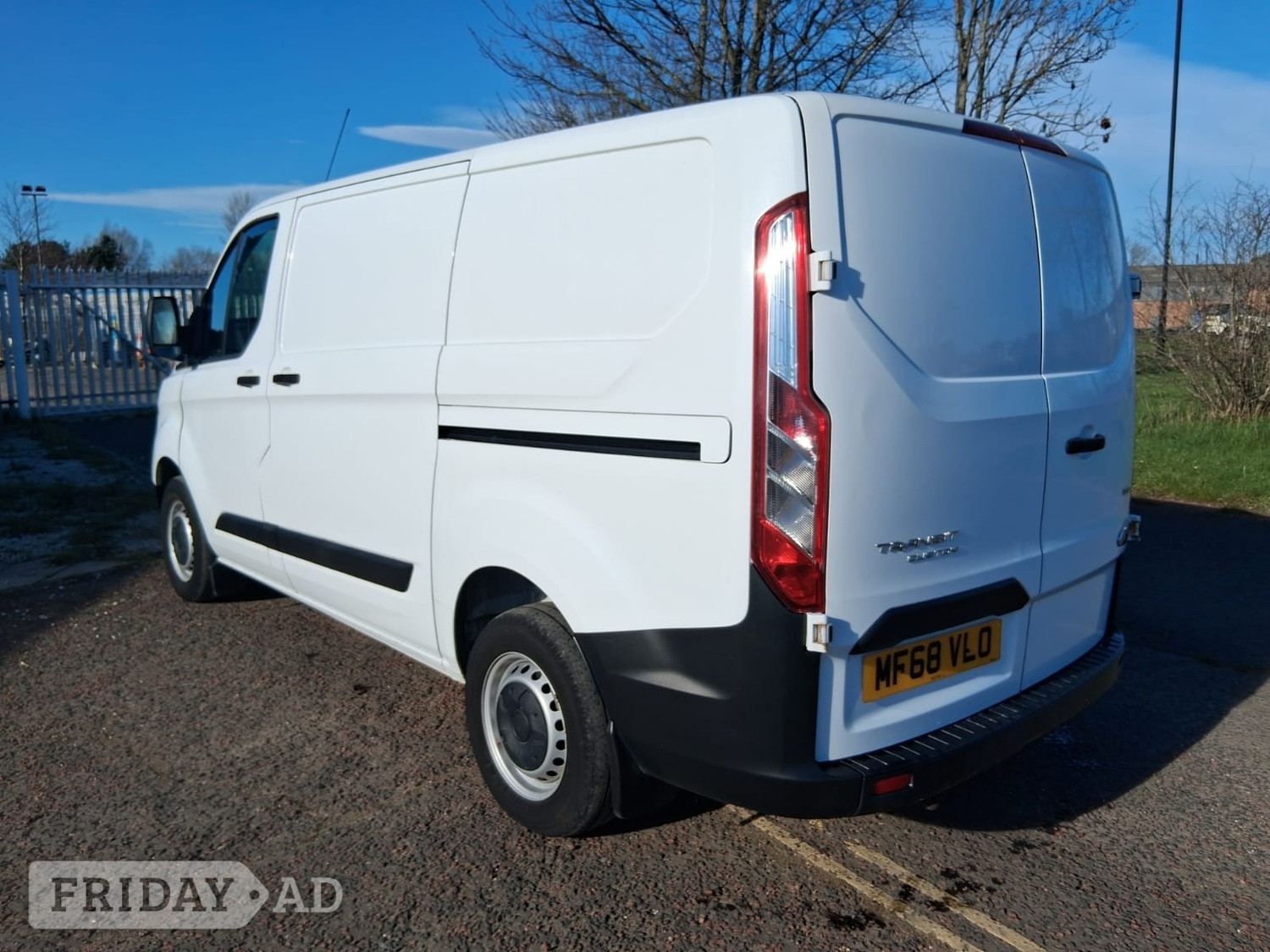 [ berth ]Ford Transit Custom