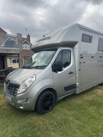 JM Horseboxes J m chaser xl Renault Horsebox