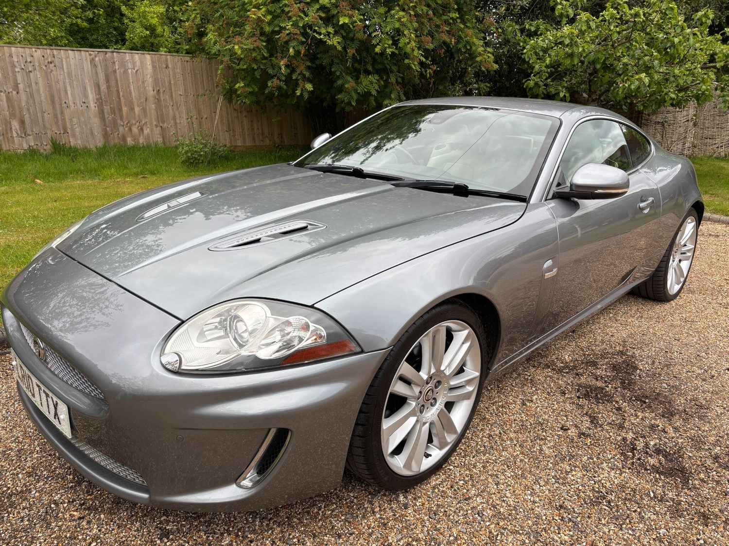 Jaguar XKR 2010 - Cars in High Wycombe