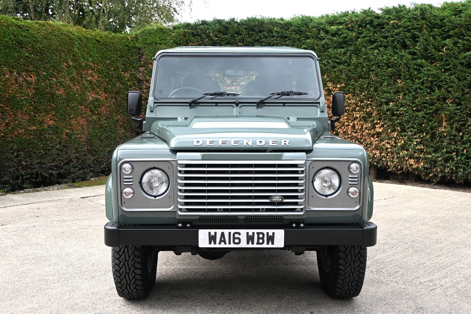 [ berth ]Land Rover Defender 90