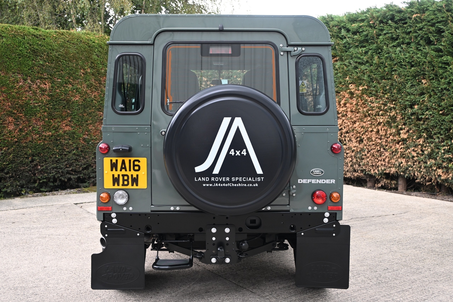 Land Rover Defender 90 2016 - Cars in Congleton