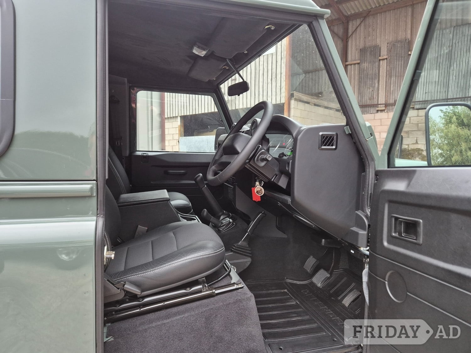 Land Rover Defender 90 2016 - Cars in Congleton