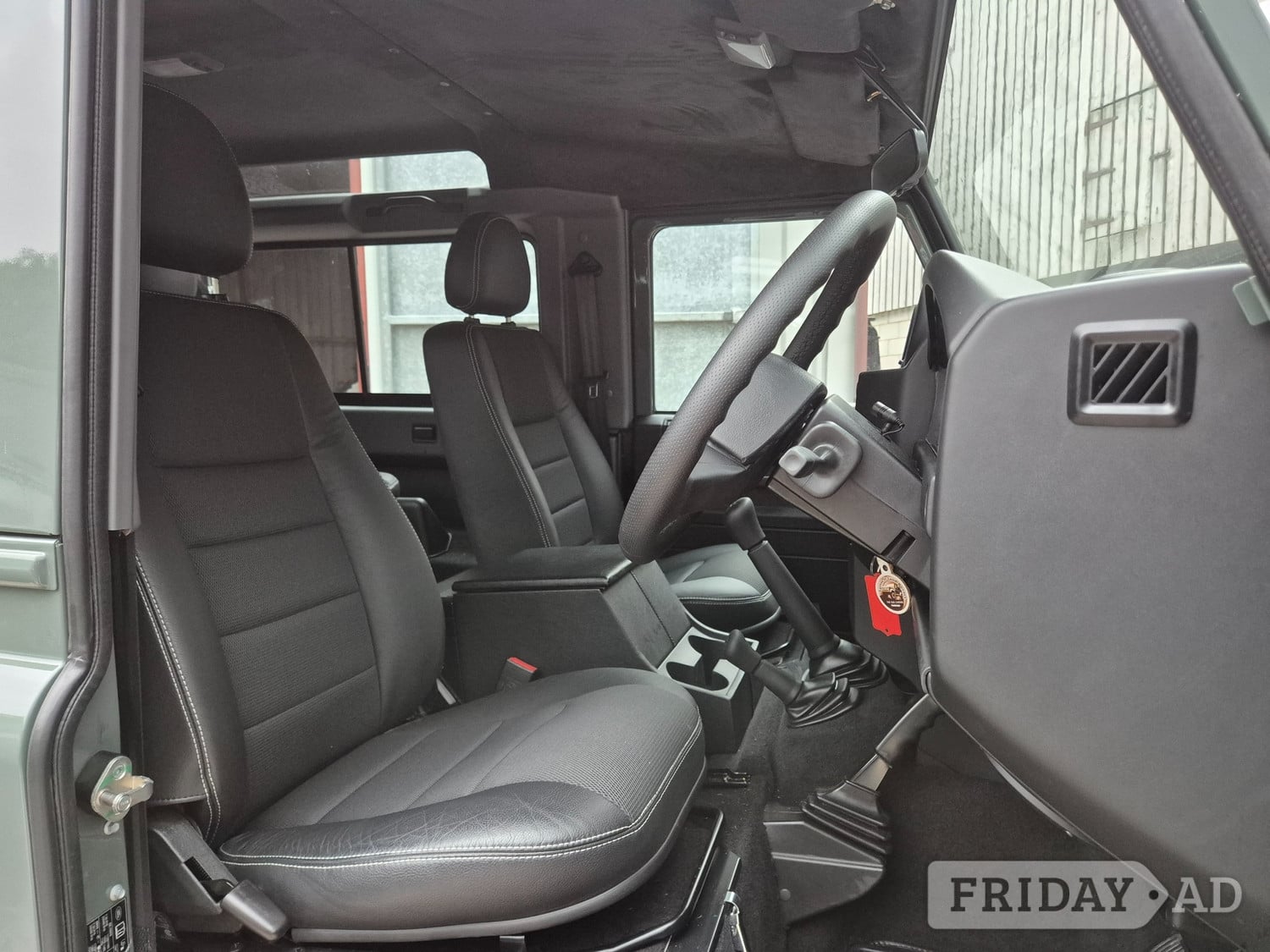 Land Rover Defender 90 2016 - Cars