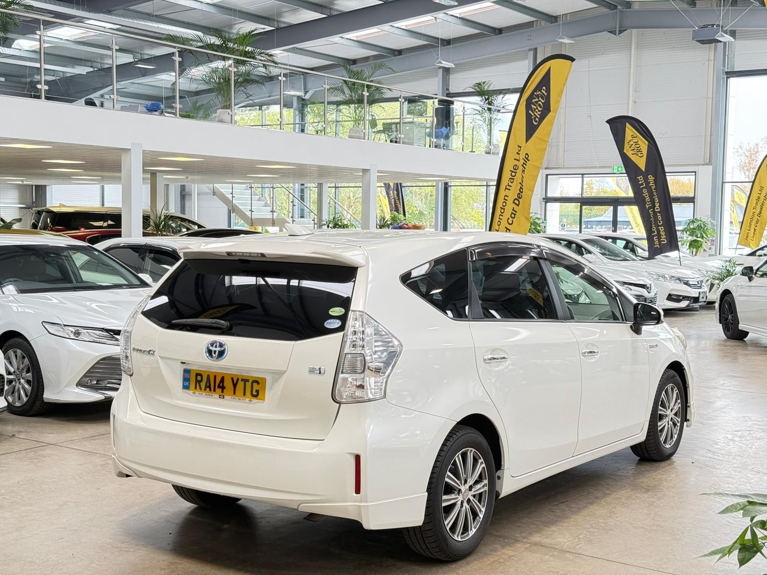 [ berth ]Toyota 7 Seat Prius