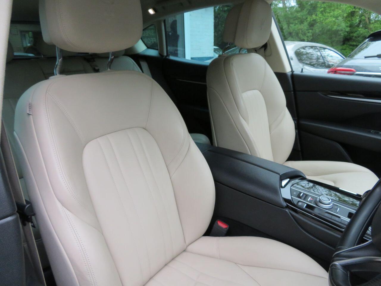 [ berth ]Maserati Levante