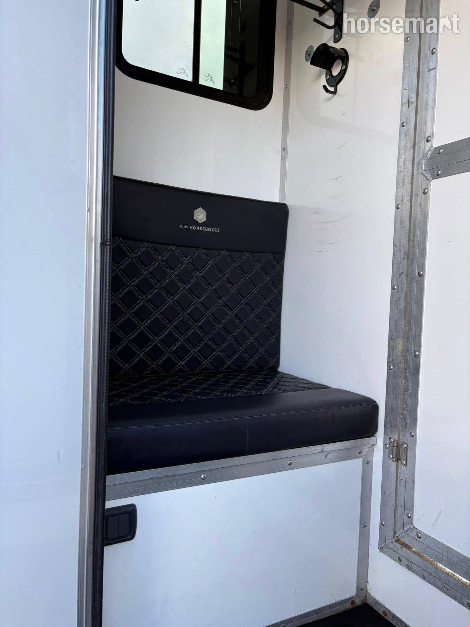 A M Horseboxes 2 Stallion Peugeot Horsebox - Trailers & Horseboxes