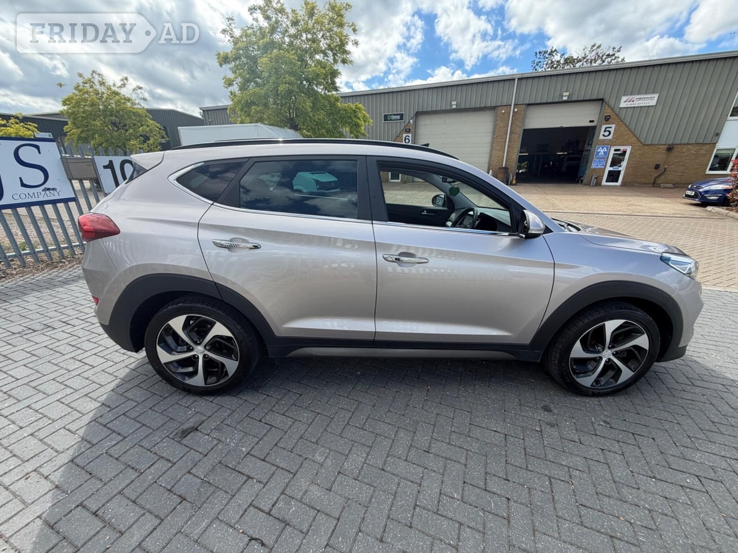 [ berth ]Hyundai Tucson