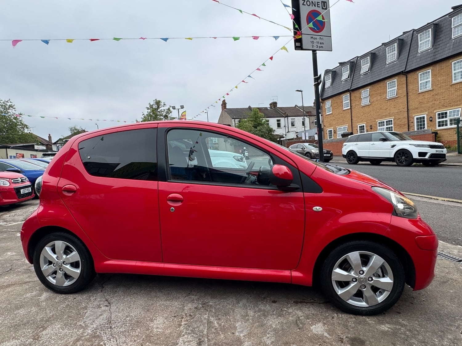 Toyota Aygo 2011 - Cars