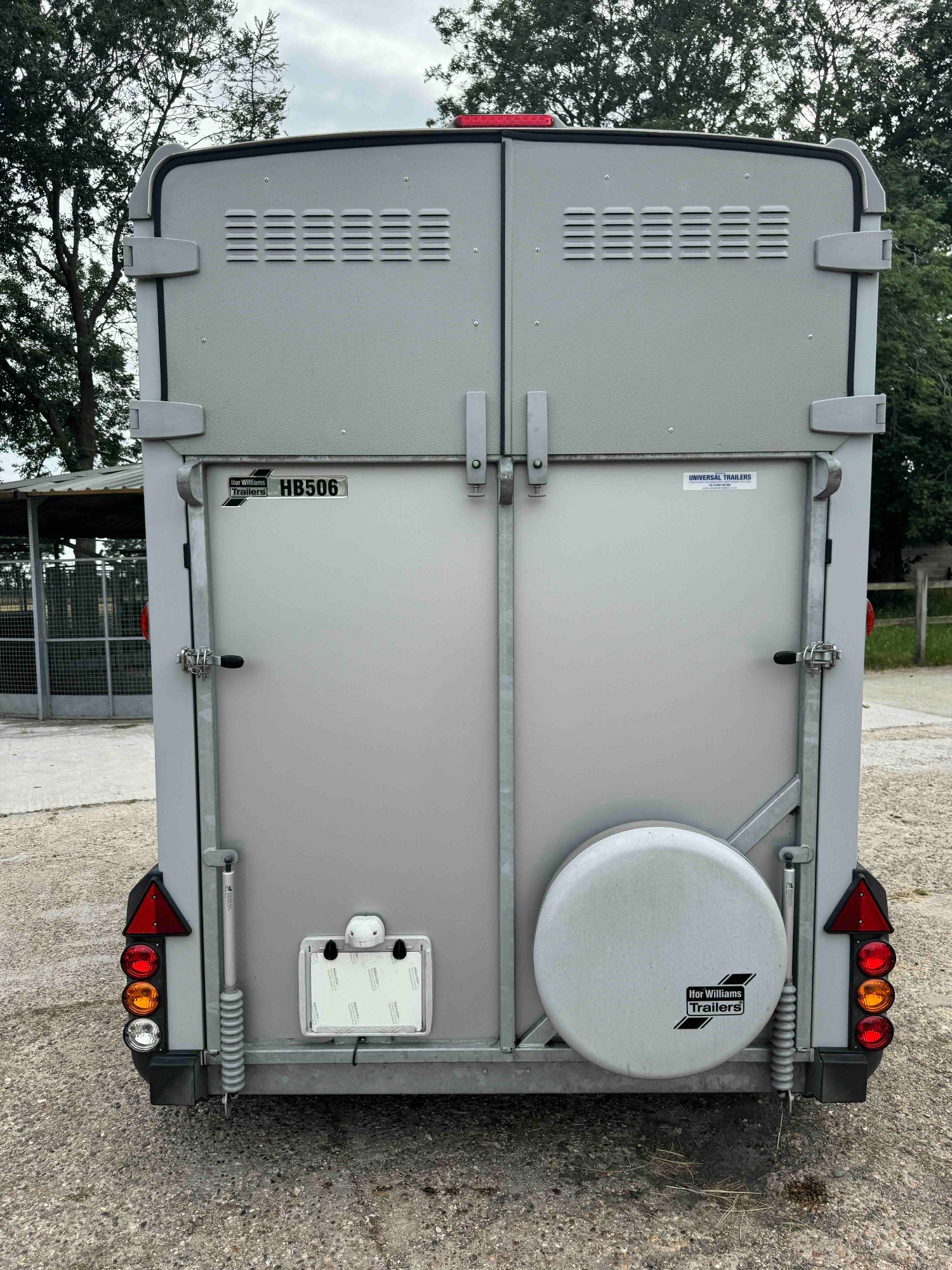 [ berth ]Ifor Williams HB506