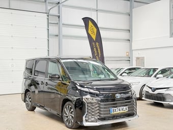 Toyota Voxy 2024