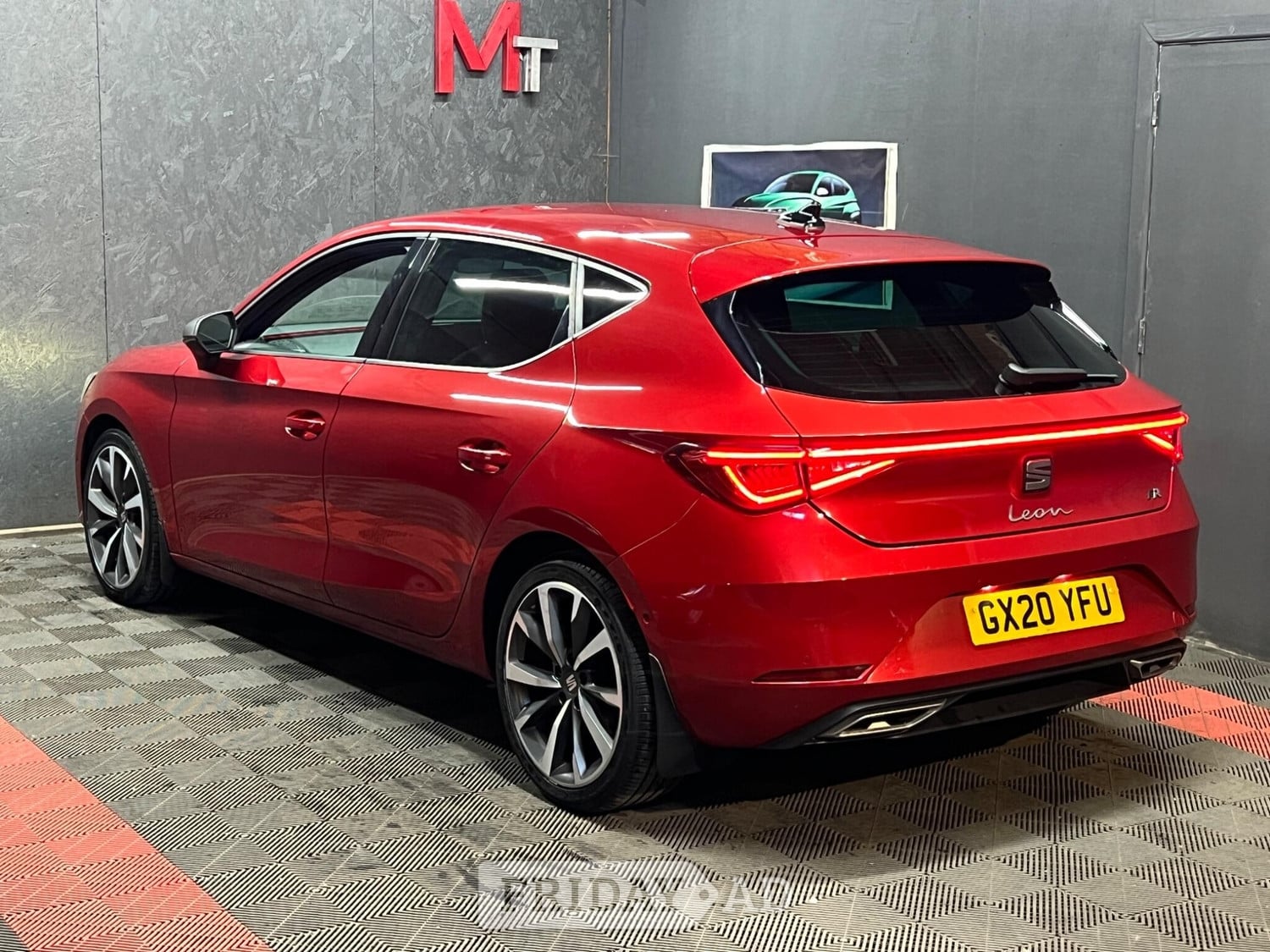 [ berth ]SEAT Leon