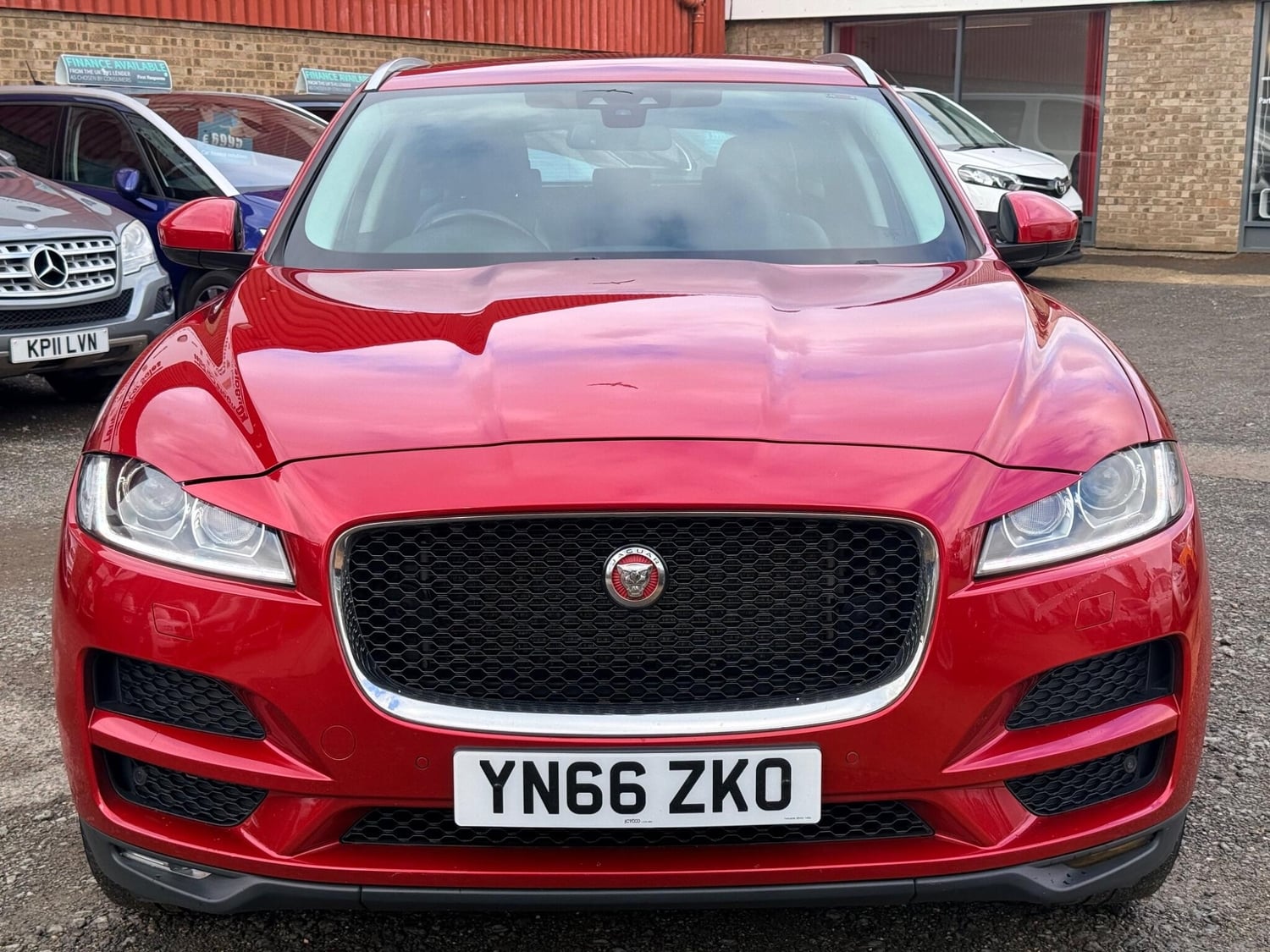 [ berth ]Jaguar F-Pace