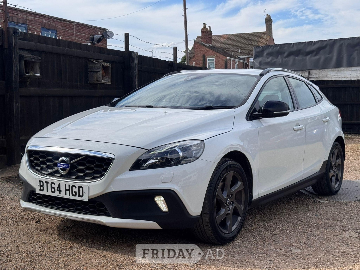 Volvo V40 Cross Country 2014 in Peterborough