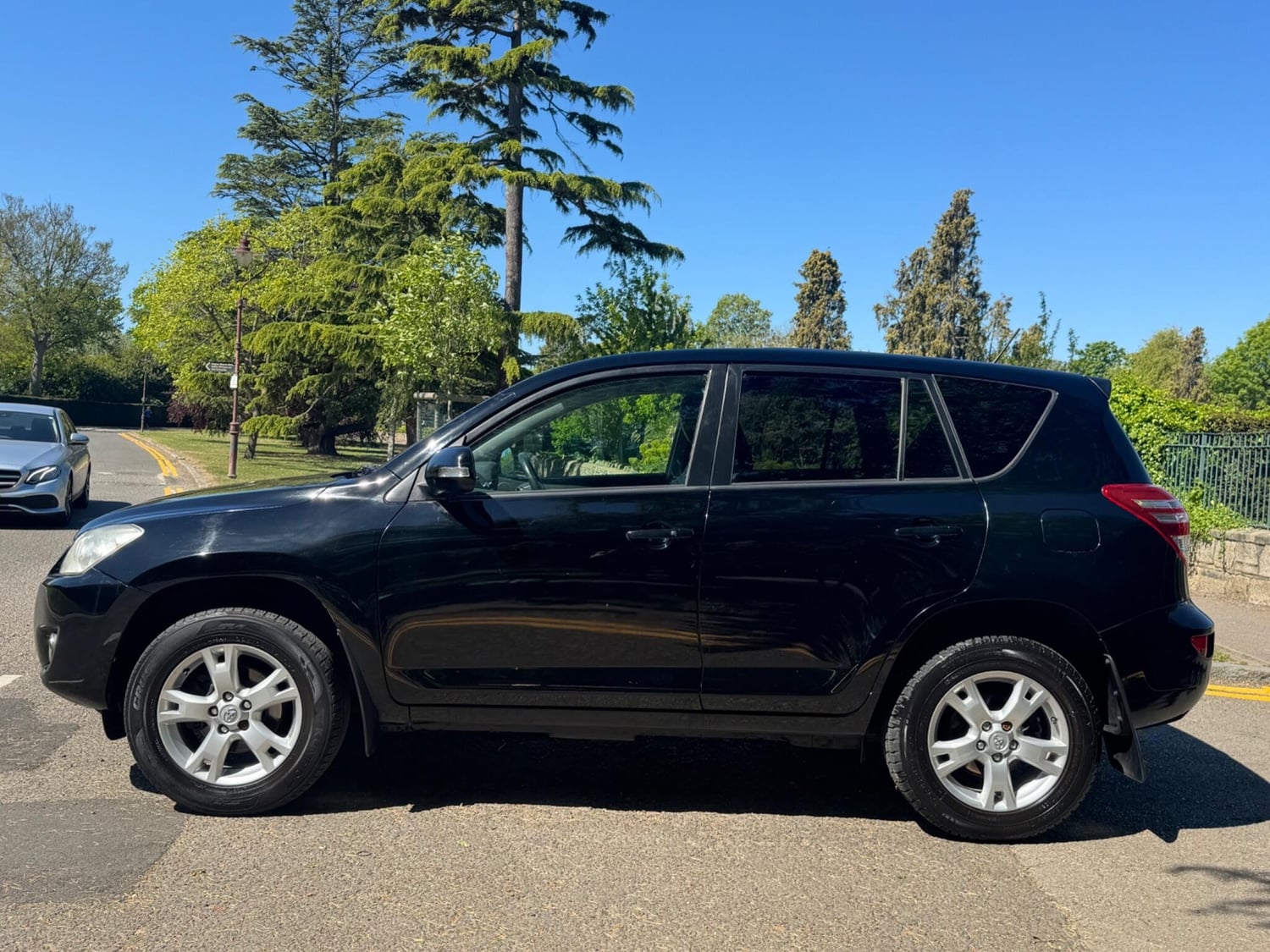 Toyota RAV4 2009 - Cars in Bexley