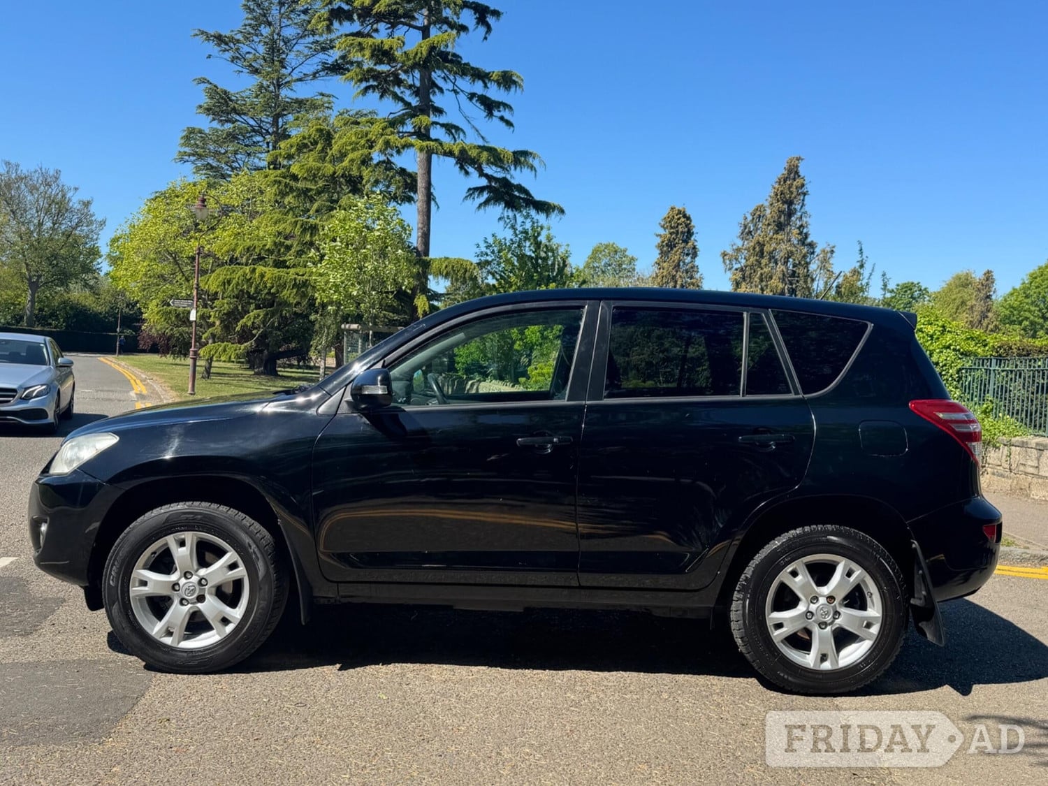 Toyota RAV4 2009 - Cars in Bexley