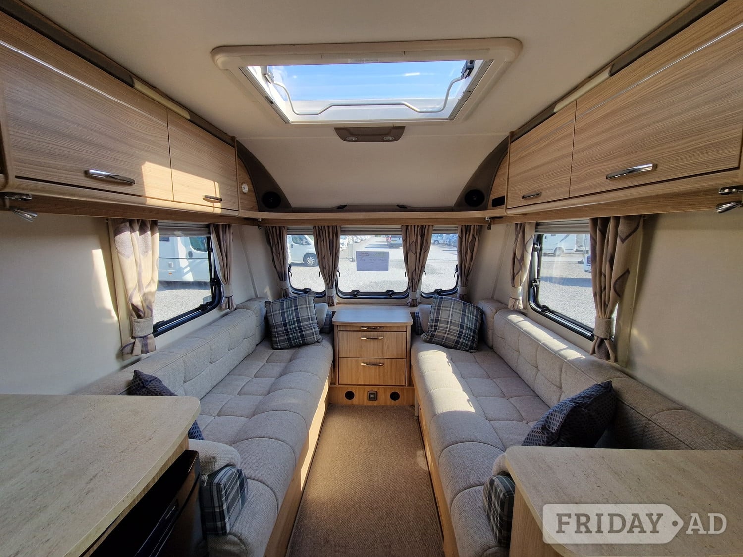 [4 berth ]Coachman Vision Design Edition 520