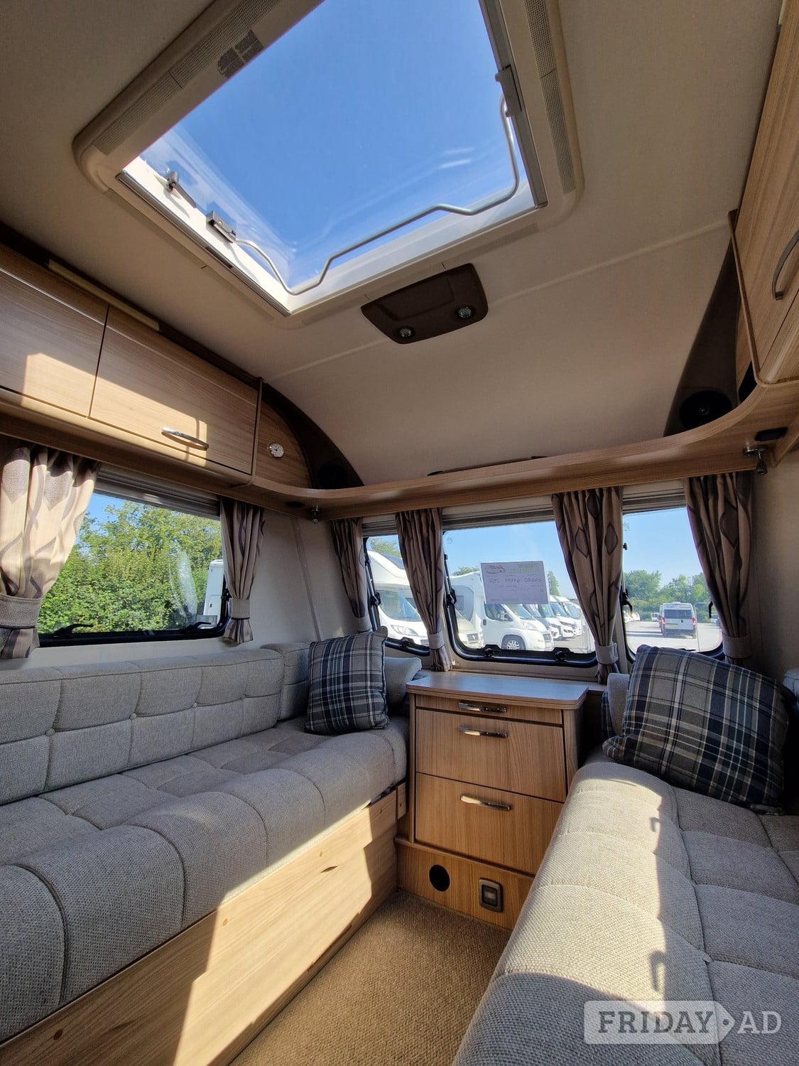 Coachman Vision Design Edition 520 2016 - Motorhomes & Caravans in Highbridge