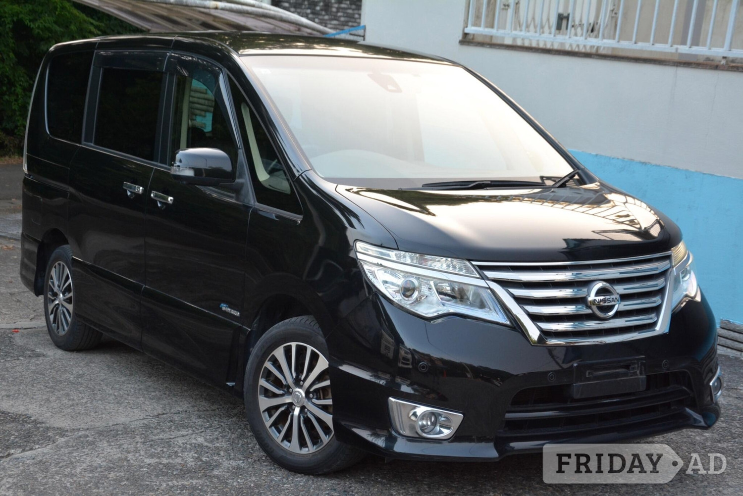 Nissan Serena 2015 in Chingford