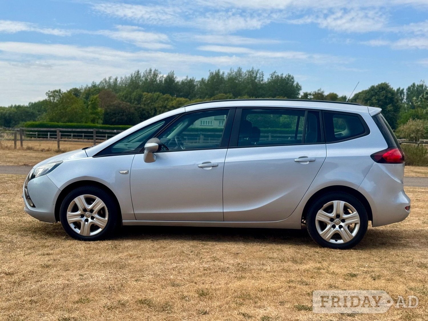 [ berth ]Vauxhall Zafira Tourer