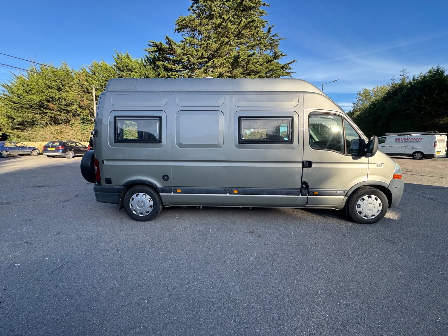 [ berth ]Danbury Camper