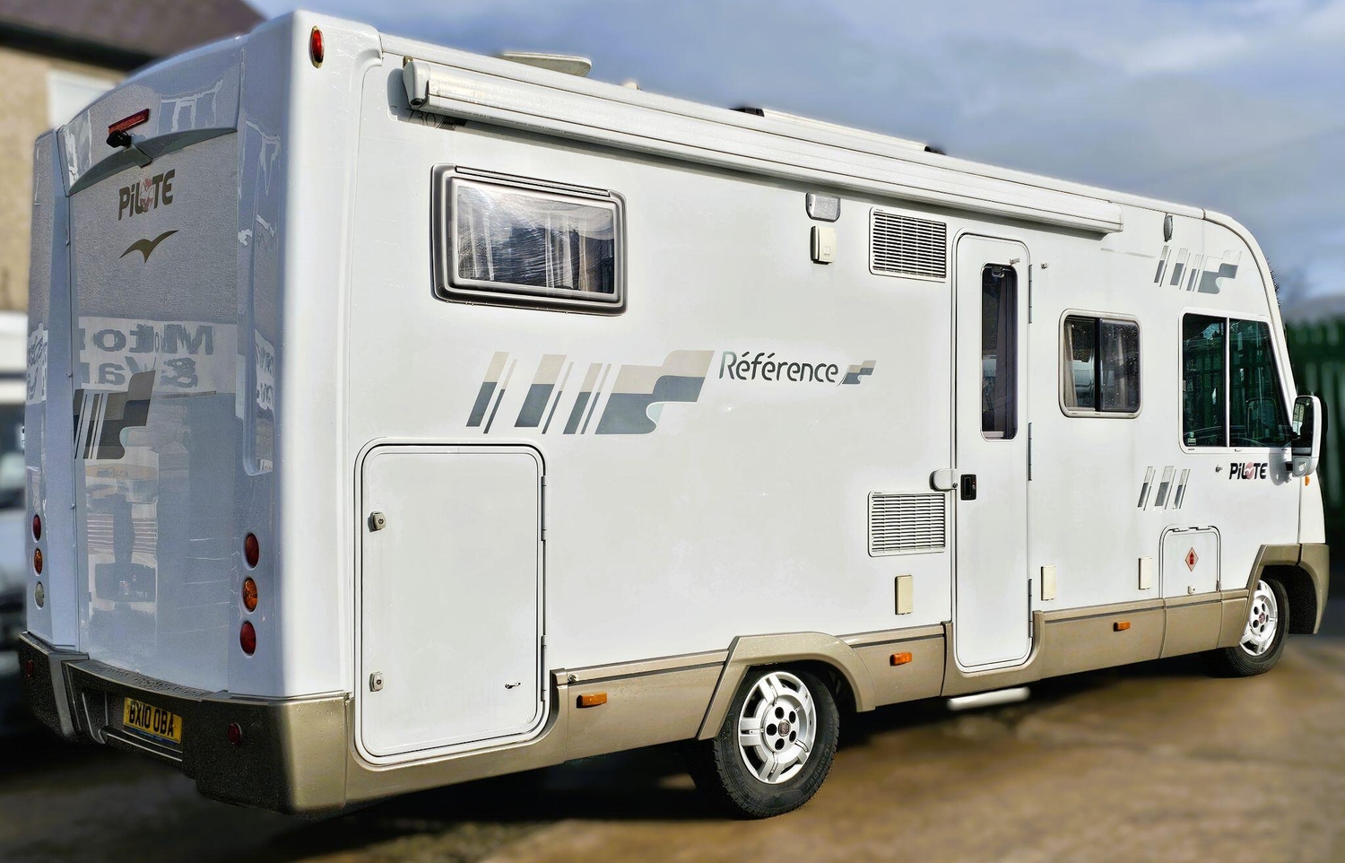 Pilote Galaxy G730 TJ Référence 2010 for sale - Motorhomes & Caravans in Halifax