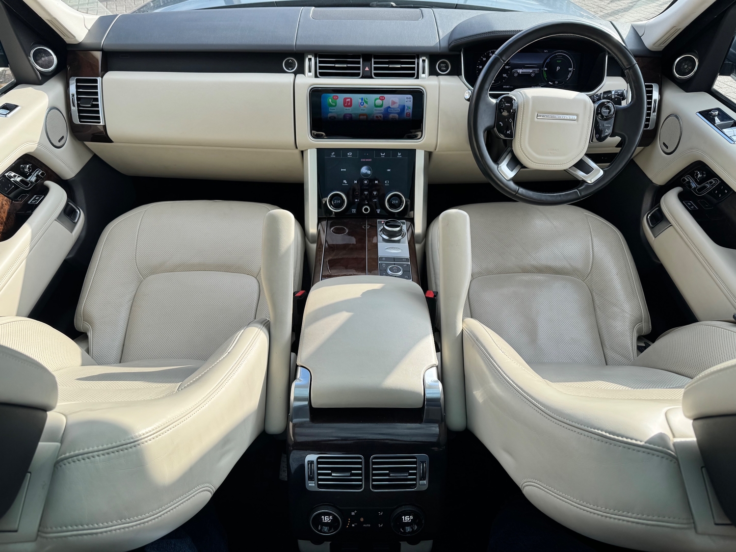[ berth ]Land Rover Range Rover