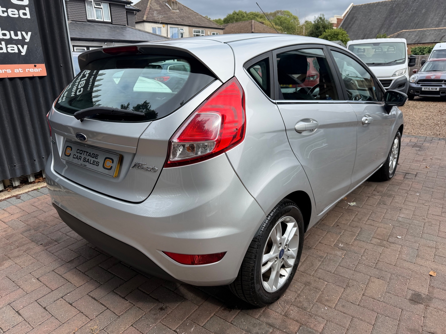[ berth ]Ford Fiesta