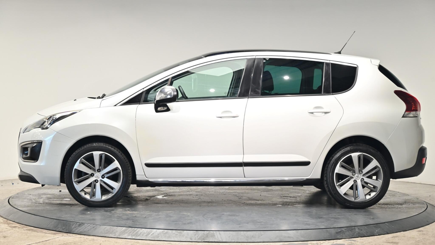 [ berth ]Peugeot 3008