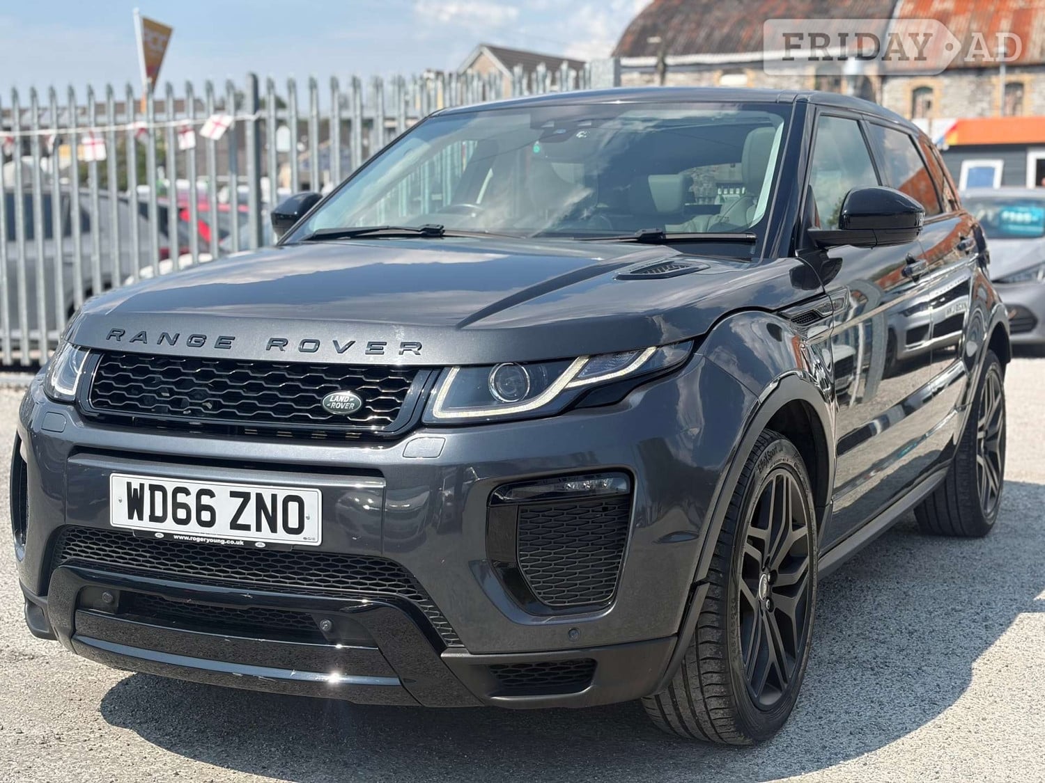 [ berth ]Land Rover Range Rover Evoque