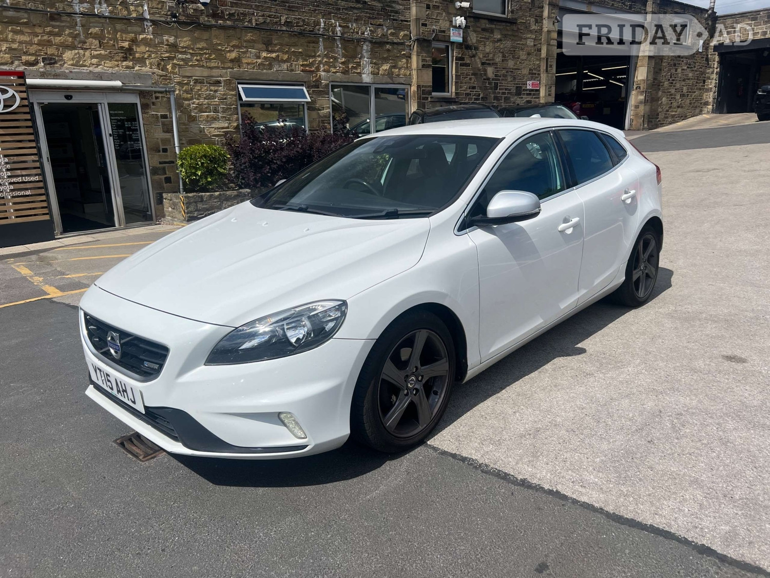 Volvo V40 2015 in Bradford