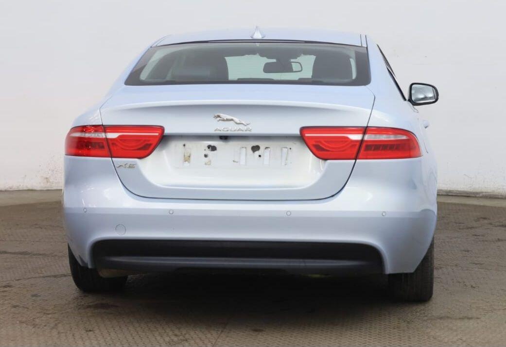 [ berth ]Jaguar XE