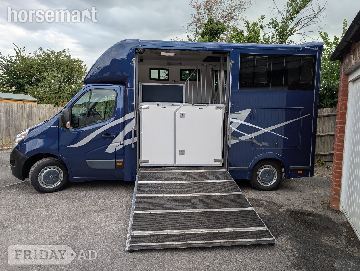 JMB HORSEPOWER Virtue Renault Horsebox in Wellingborough