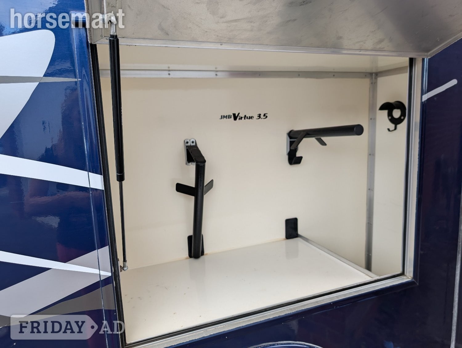 JMB HORSEPOWER Virtue Renault Horsebox - Trailers & Horseboxes