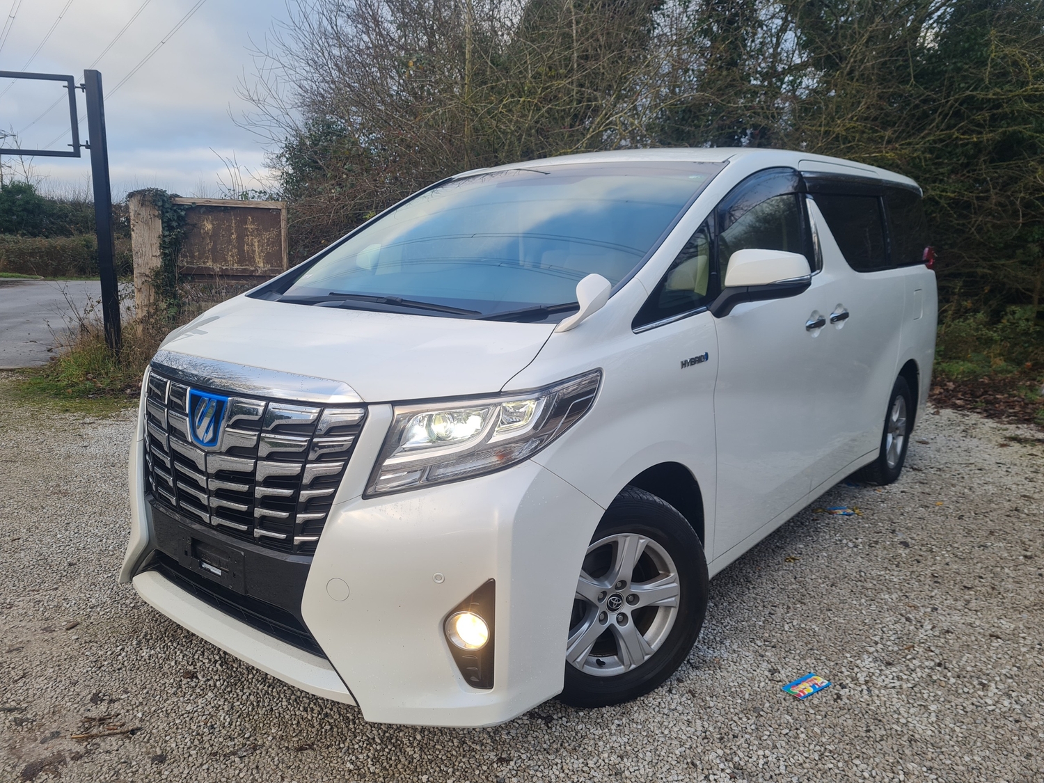 Toyota Alphard 2017 - Cars in Coventry