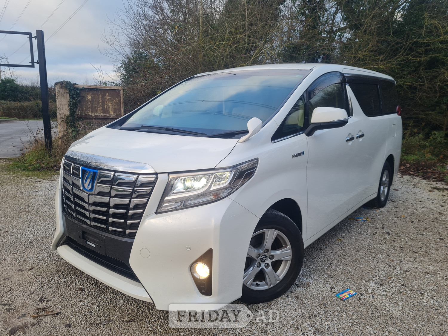 Toyota Alphard 2017 - Cars in Coventry