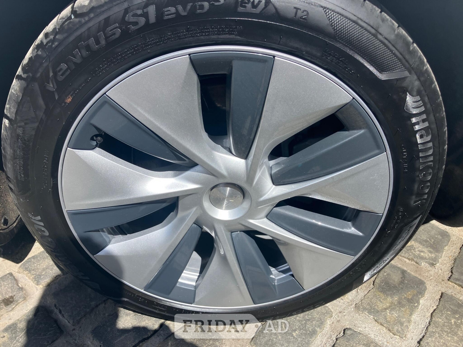 Tesla Model Y 2024 - Cars