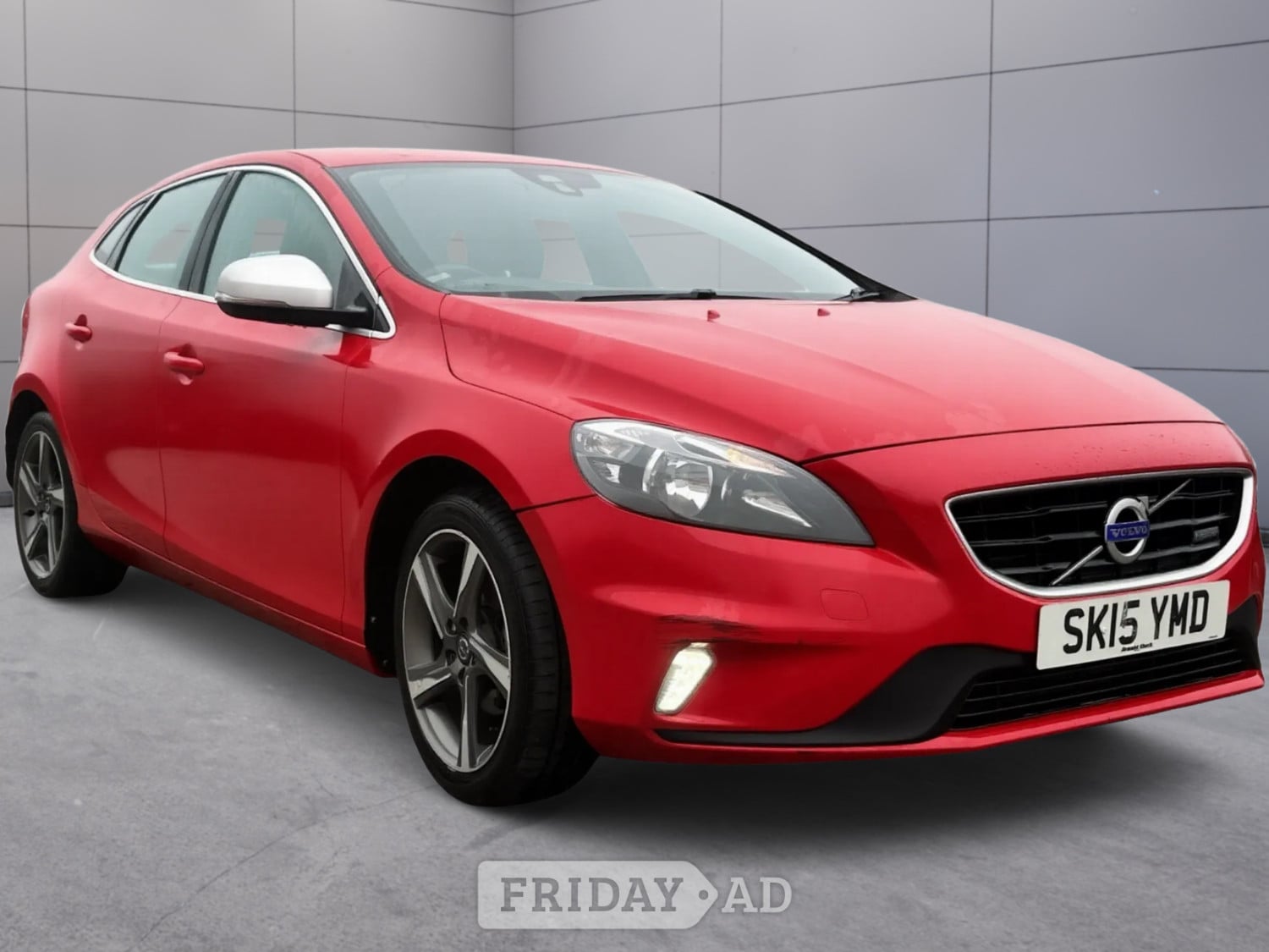 Volvo V40 2015 in Broxburn