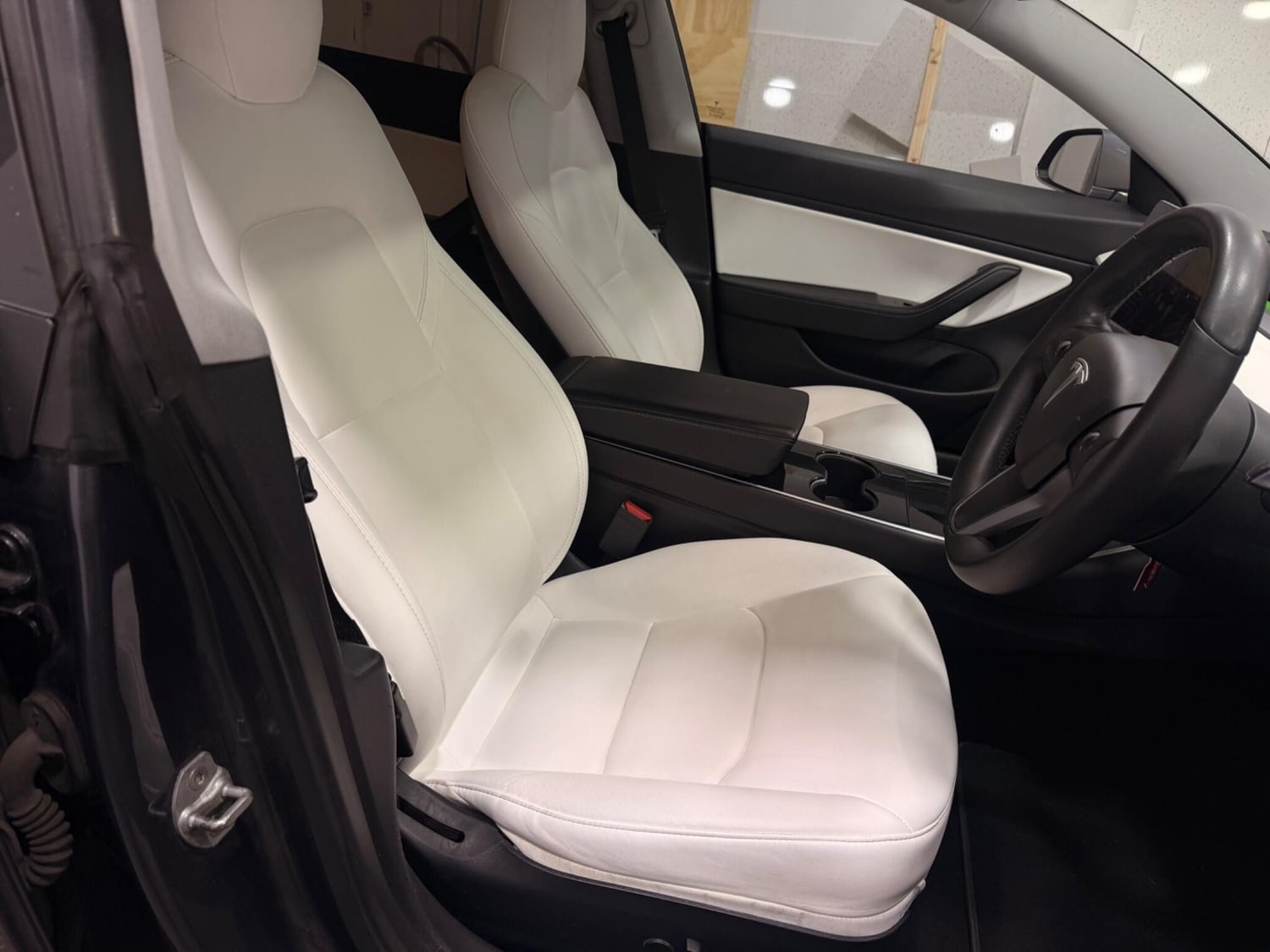 [ berth ]Tesla Model 3