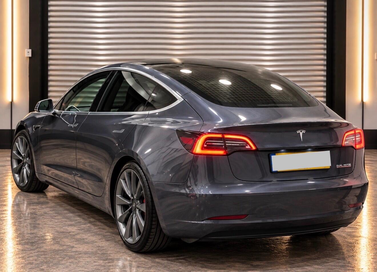 Tesla Model 3 2020 - Cars